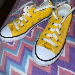 Like new Girls Chuck Taylors
